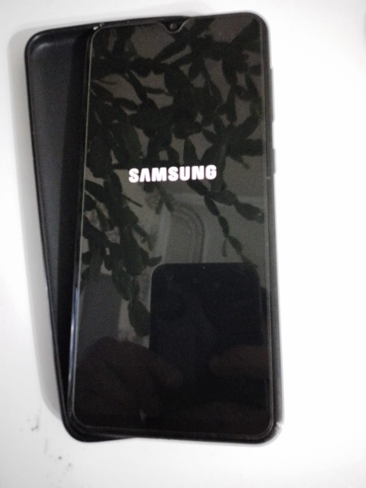 Продам смартфон galaxy A30.