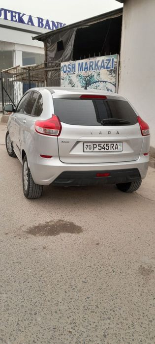 Lada Xray metalik birinchi qo’l