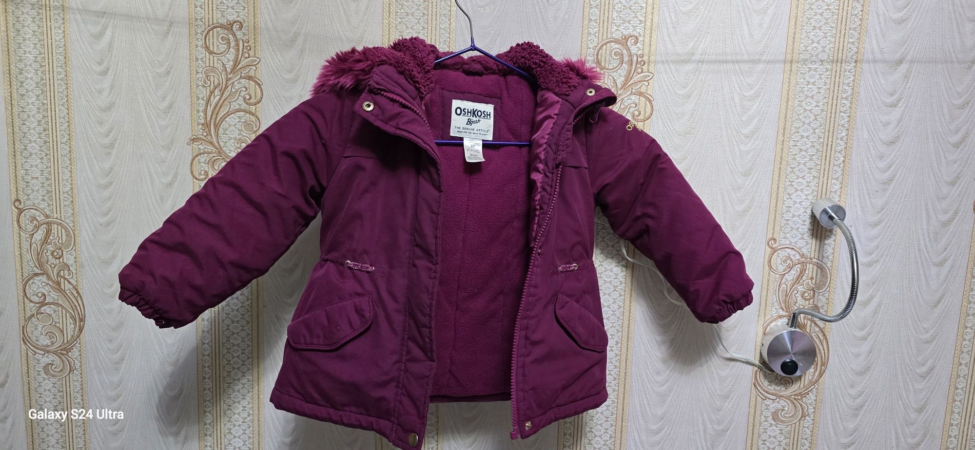 Продам куртку для девочки на 2-3года!