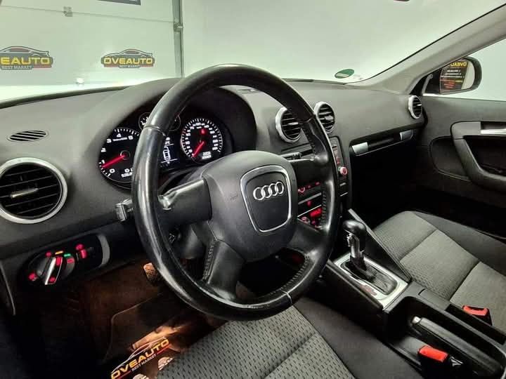 Masina arata foarte bine si merge impecabil pentru mai multe delati