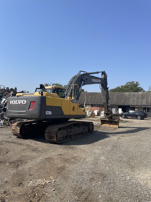 Excavator volvo ec 220