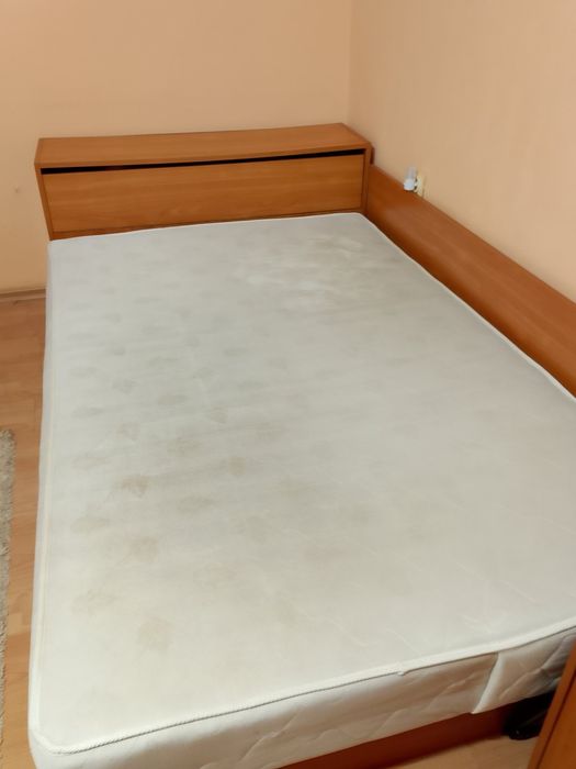 Спалня с матрак и ракла