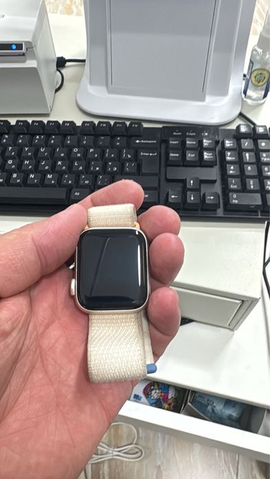 Смарт-часы Apple SE 2023, 40mm Starlight Aluminium Case with Starlight