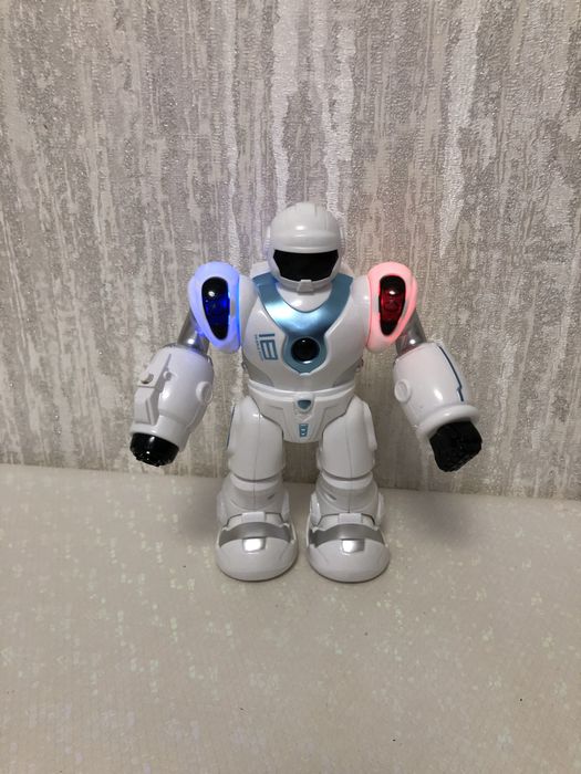 Срочно связи с переездом продам робот