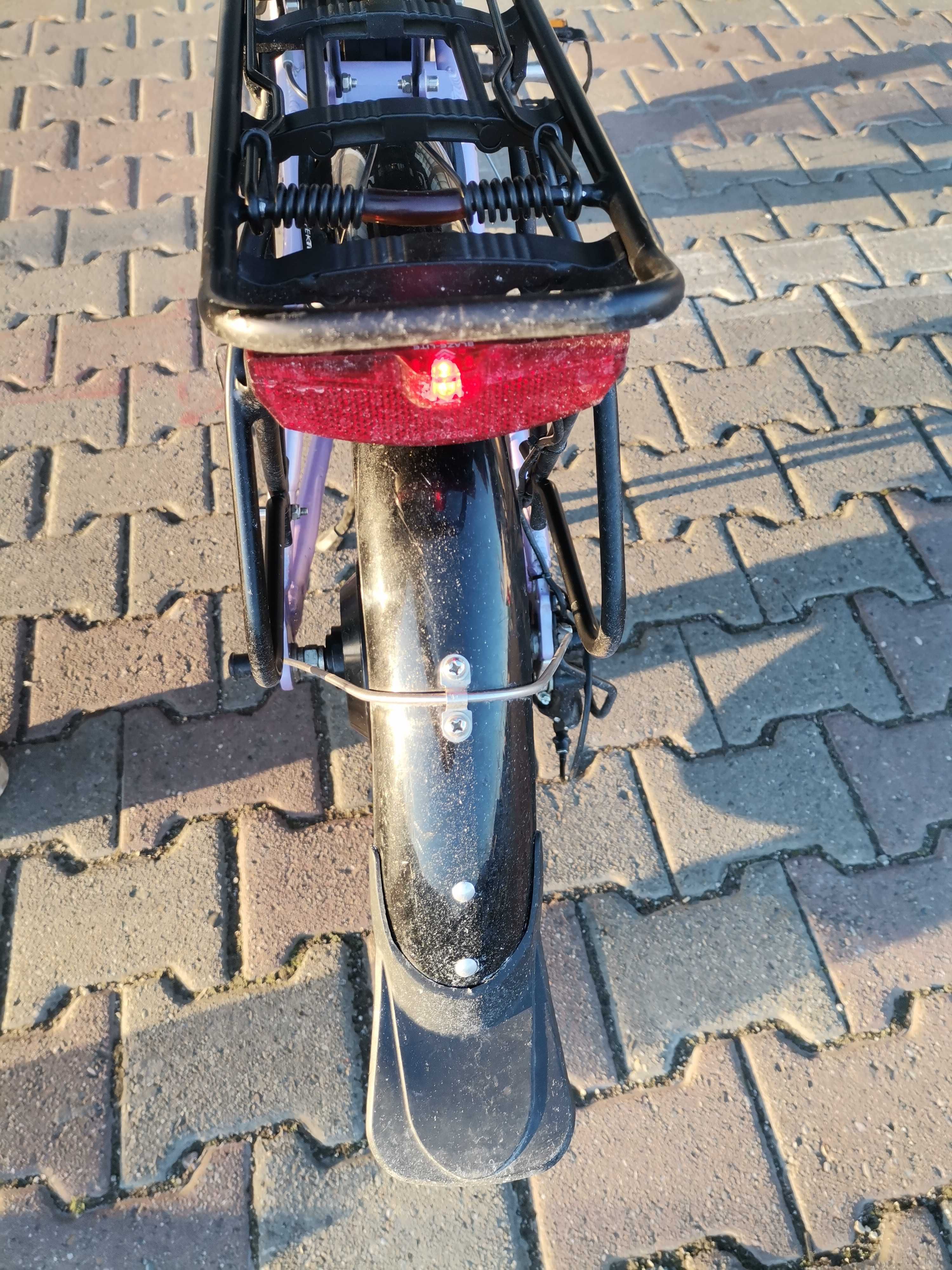 Bicicleta electrică, roti pe 24", cu baterie, încărcător și cheie