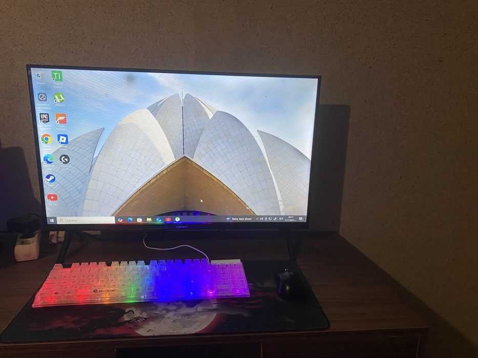 Продавам компютар и волан с педали logitech g29