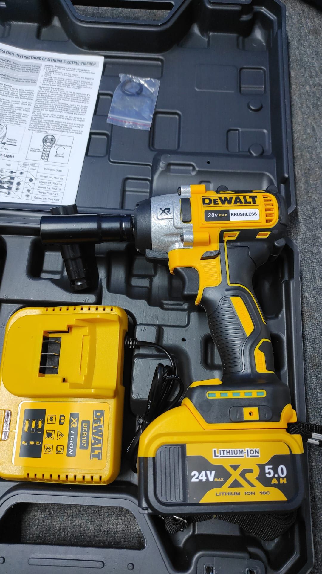 Pistol impact DEWALT 24v/5ah , 1/2 +bit bormasina