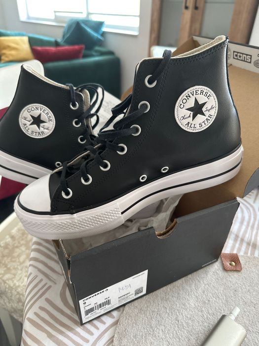 Кецове естествена кожа Converse черни,високи.Слагани са само два пъти