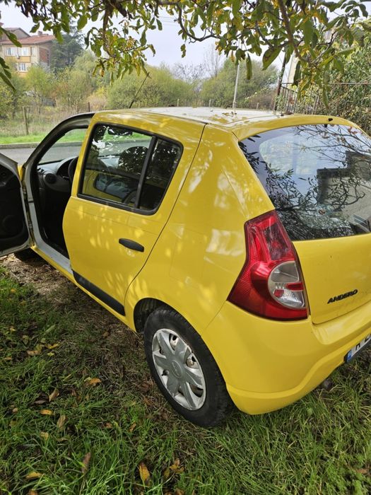 Продавам Dacia Sandero