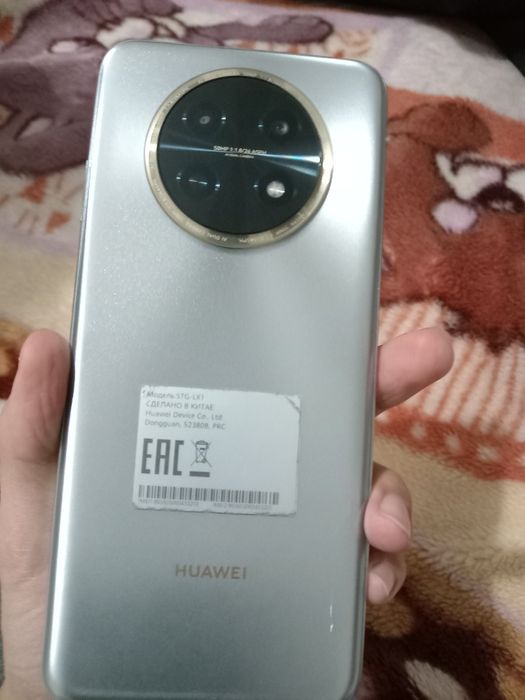 Huawei Nova Y91 holati yaxshi, srochna