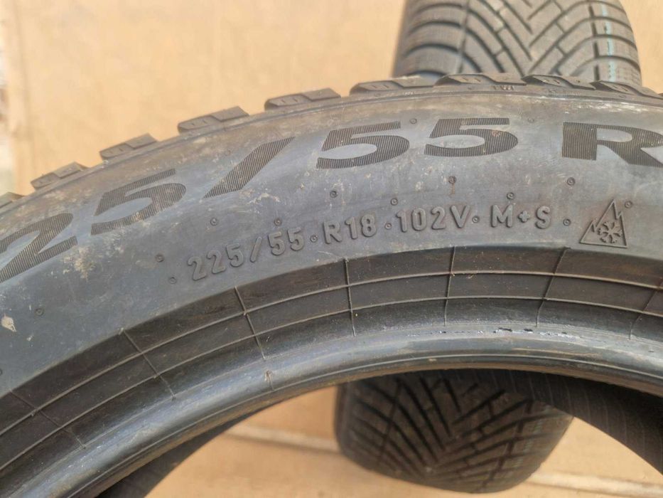2 Pirelli R18 225/55
Зимни гуми 
DOT2724