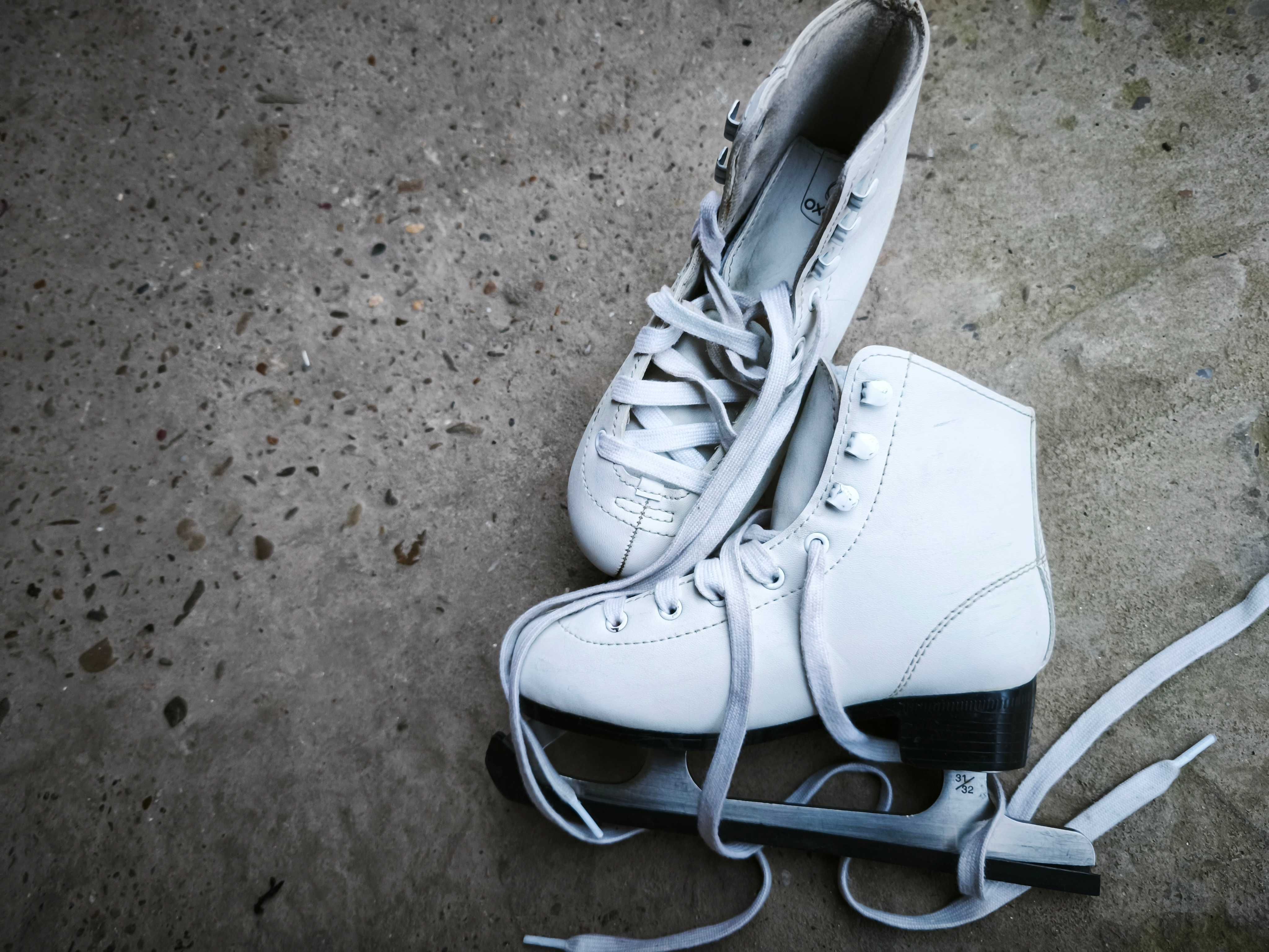 Vand patine patinaj artistic 36 si 33