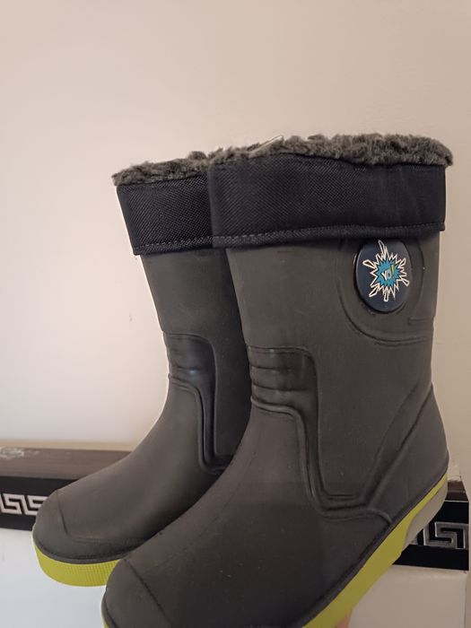 Чисто нови детски светещи гуменки ватирани ботуши