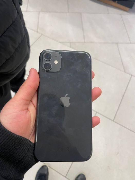Продам Айфон 11 срочно