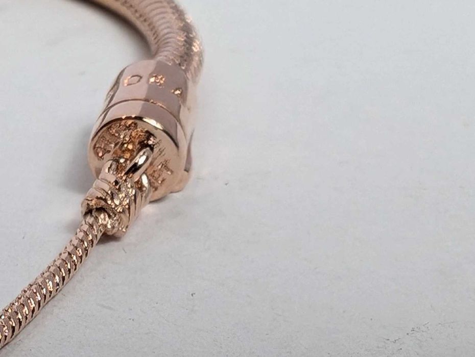 Гривна Пандора|Pandora