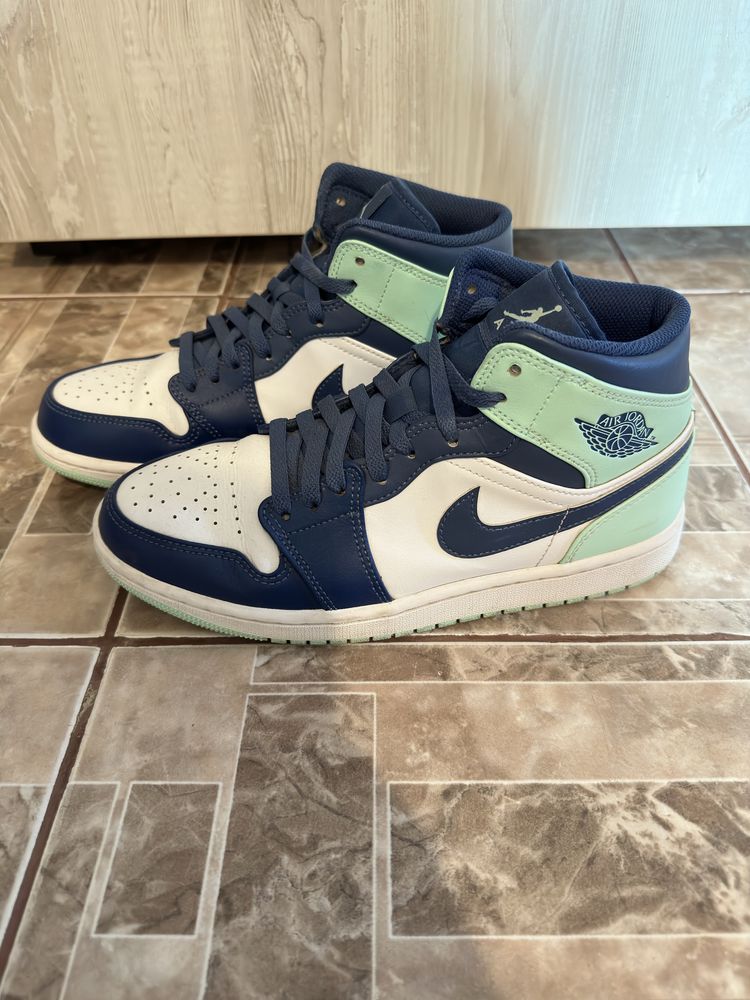 Jordan 1 Mid Blue Mint