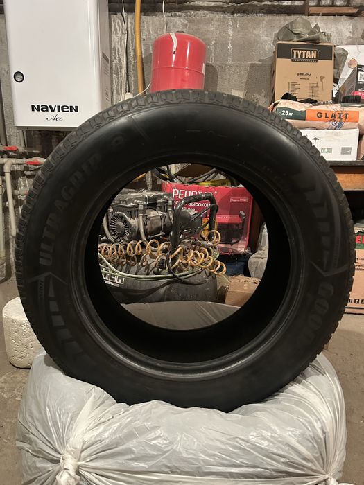 Зимние шины GOODYEAR UltraGrip 225/60R18.  108H