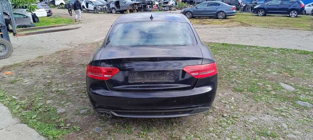 Dezmembrez Audi A5 S Line coupe 2.0 Tdi 2010