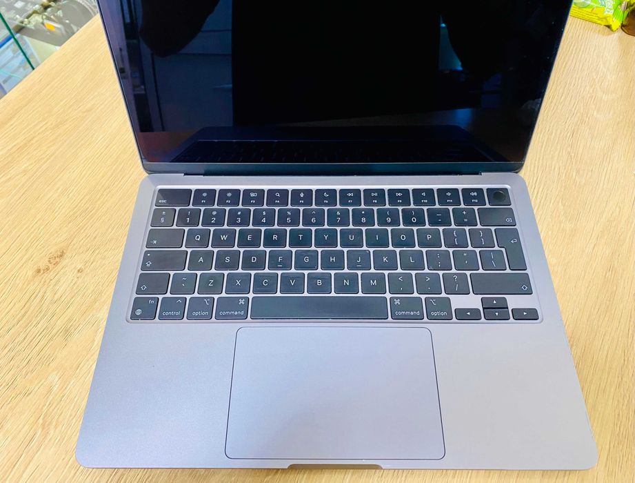 MacBook Air 13 2022, Apple M2, 8GB RAM, 256GB SSD, Space Grey, 97% BH — миниатюра 1