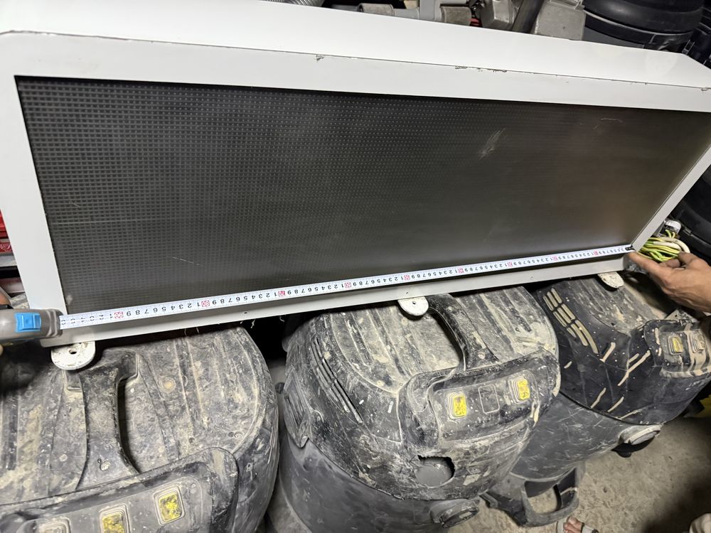 * LED панель рекламная (можно загрузить любое видео с вашей рекламой)