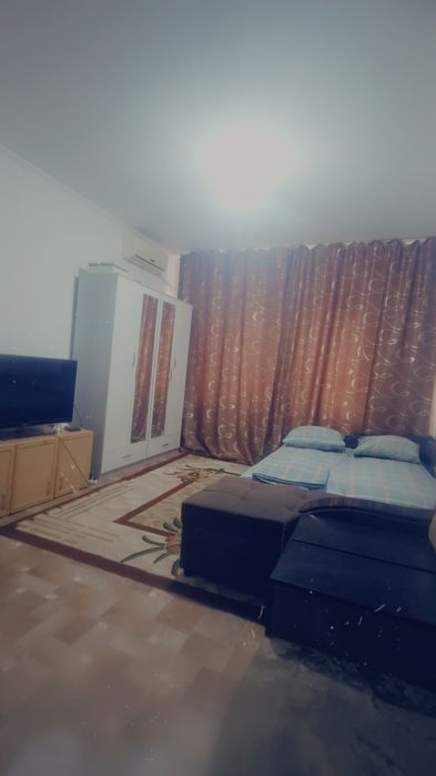 Сдам посуточно и почасовой  1-ком улученную квартиру. В центре на 1эта