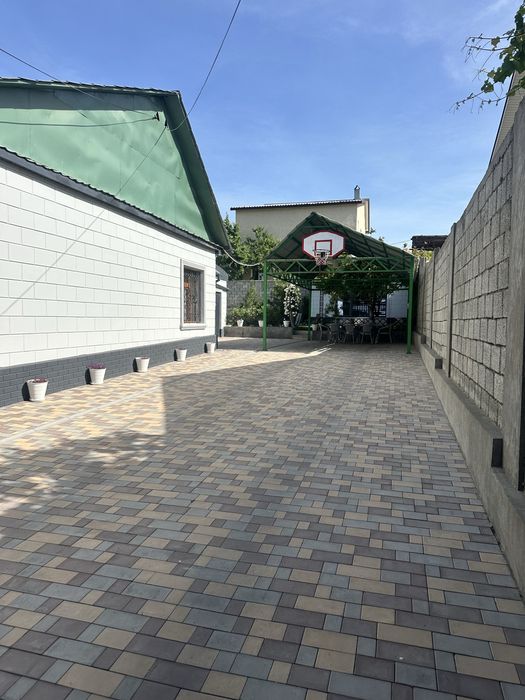 Дом небольшой парк Победы