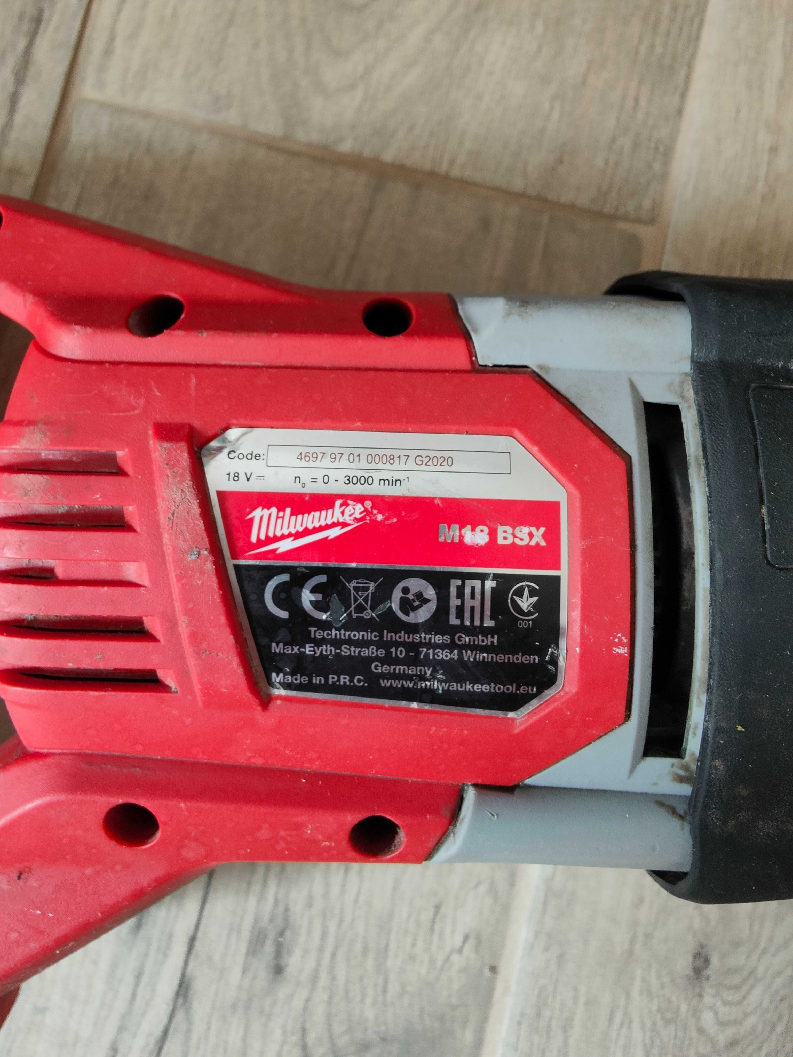 Акумулаторен саблен трион MILWAUKEE M18 BSX-0