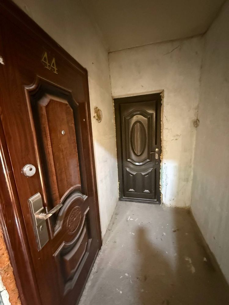 Продается 1 ком. Квартира площадью 45 кв.м. В Саттепо ор. 24 школа