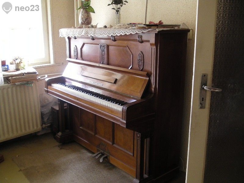 Немско пиано- Класика с антична стойност,много запазено!