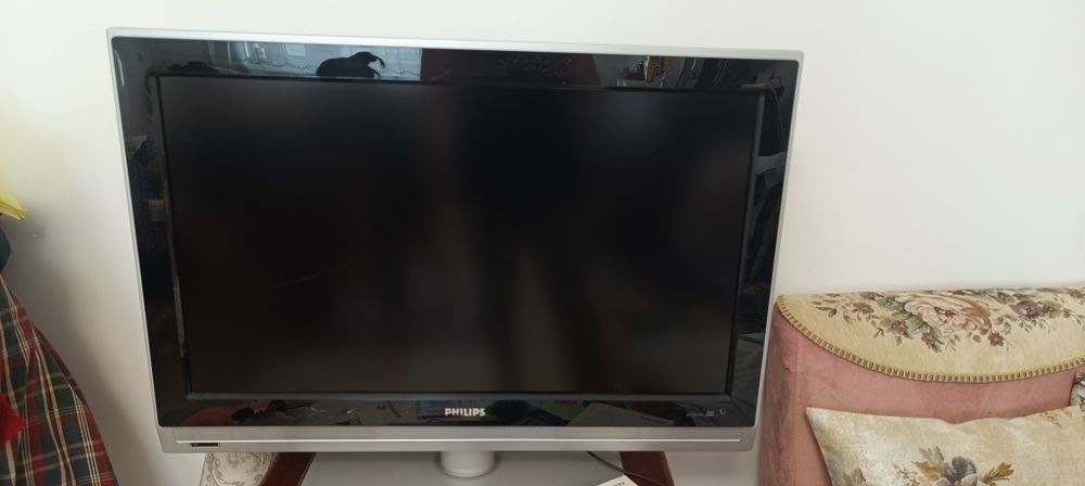 Продам телевизор Филипс на запчасти