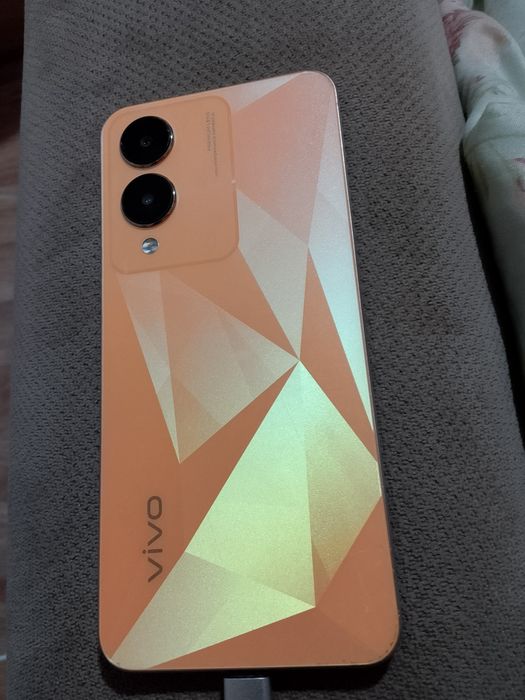 Продается телеыон виво y17s торг есть