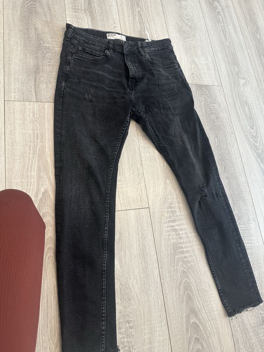 Blugi barbati negri bershka fara scame sau defecte