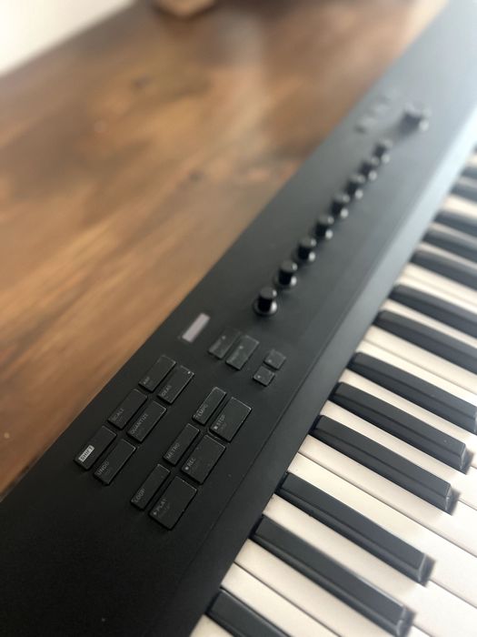 Native Instruments Komplete Kontrol A61 Миди клавиатура