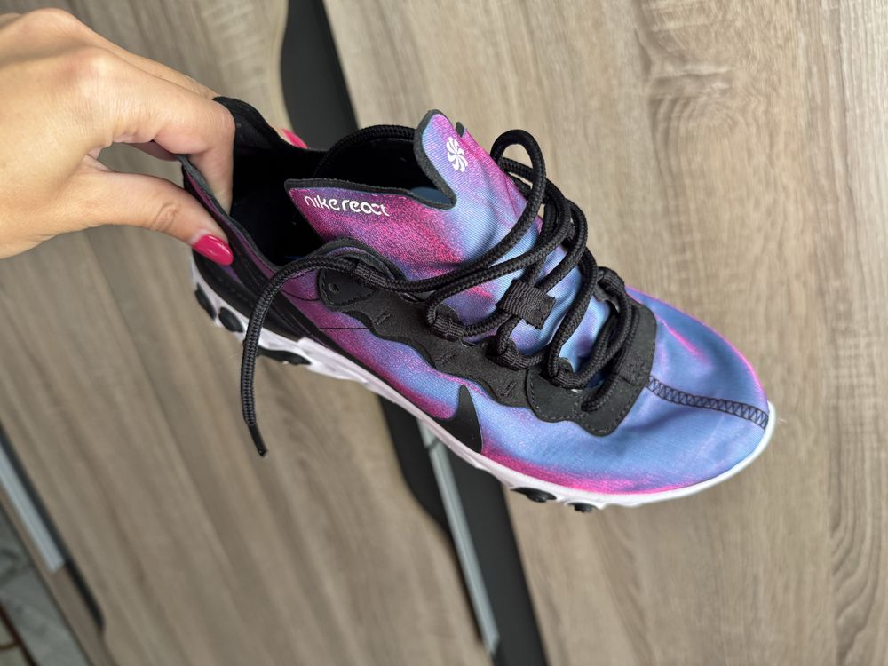 Дамски маратонки Nike