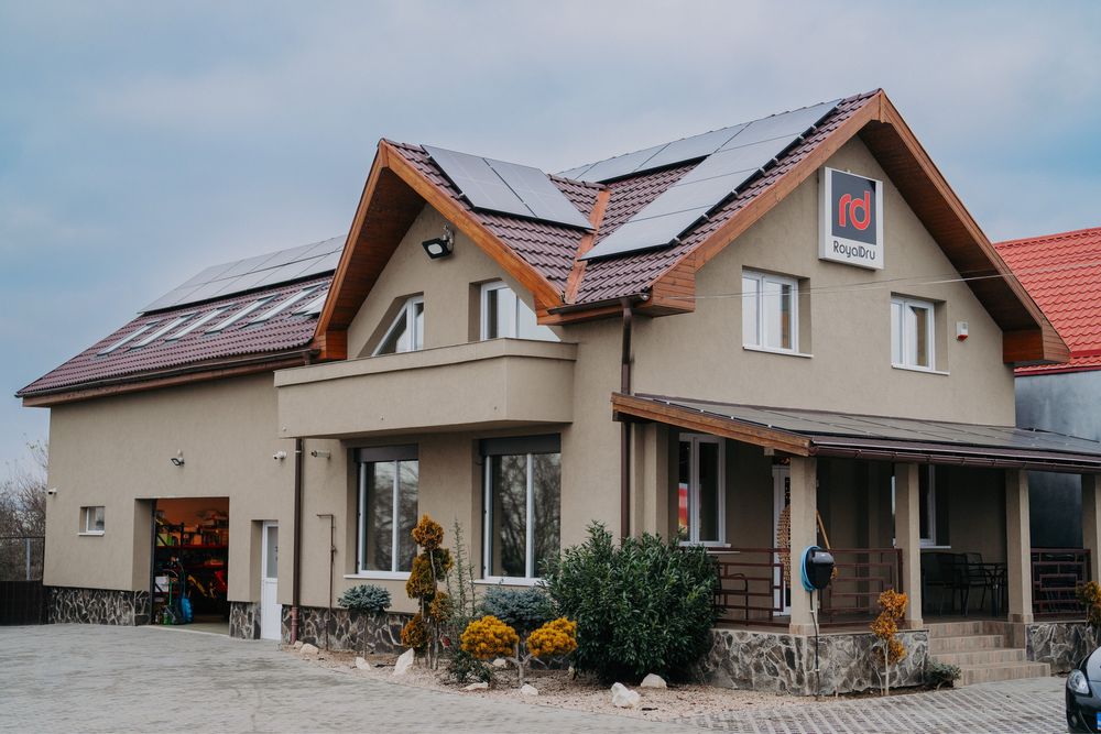 De vanzare spatiu comercial - birouri - depozit - Cristesti E60