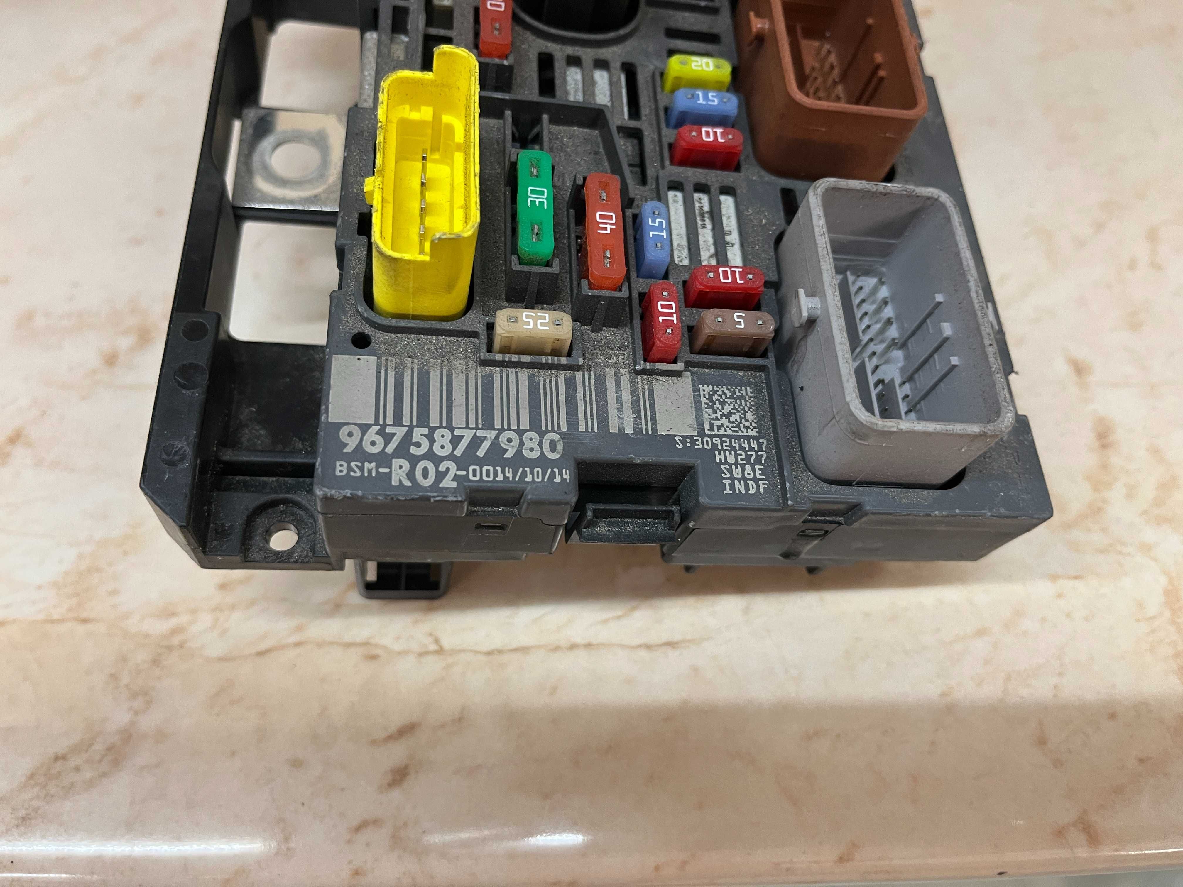 Бушонно табло Бушониера BSM R02-00 БСМ Р02-00 Peugeot 3008 Citroen C5