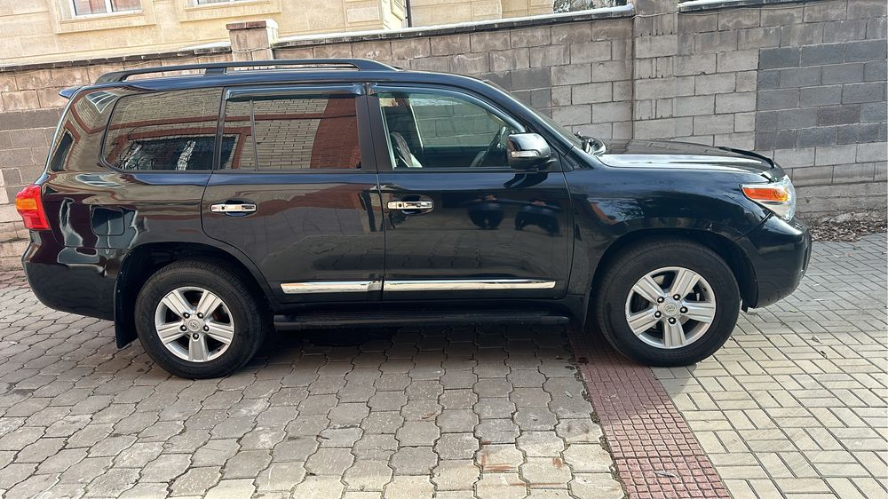 Продам машину  крузак