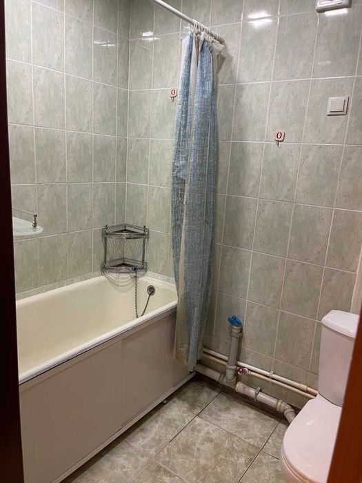 Продаётся 3-х комнатная на перекрестке Спорт товары (м.Новза)