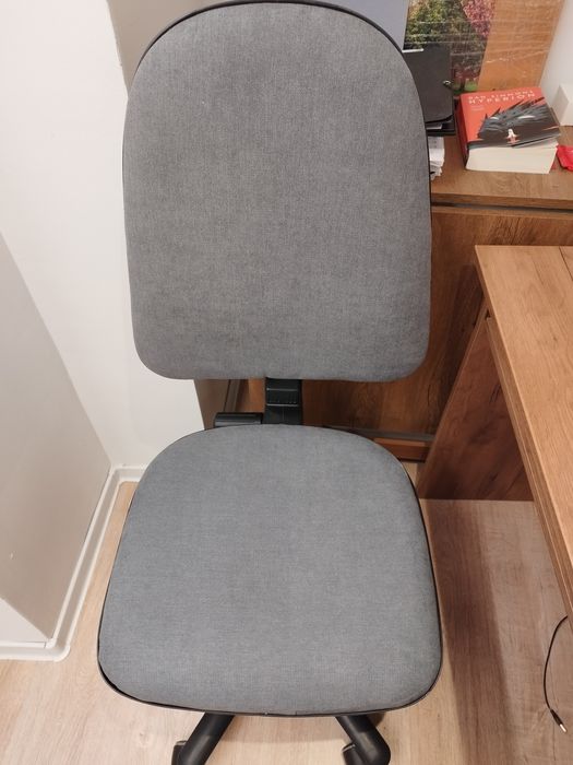Vând scaun de birou stofa gri