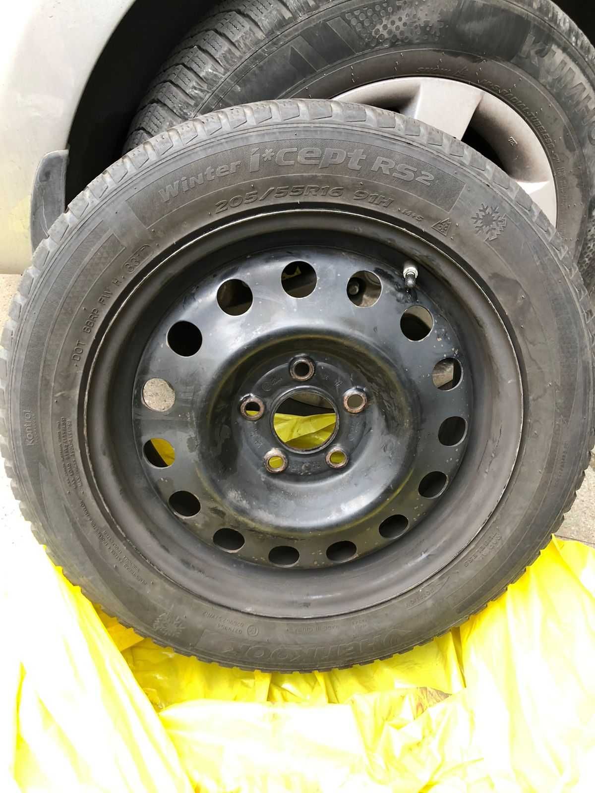 4 Зимни гуми с джанти с датчик за Hyundai i30 R16