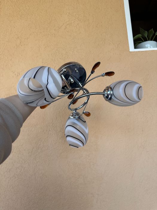 Срочно продам люстру