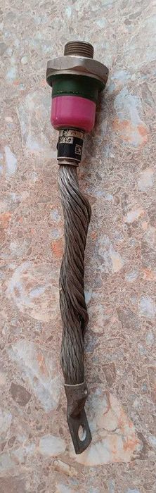 Электрический диод полупроводниковый