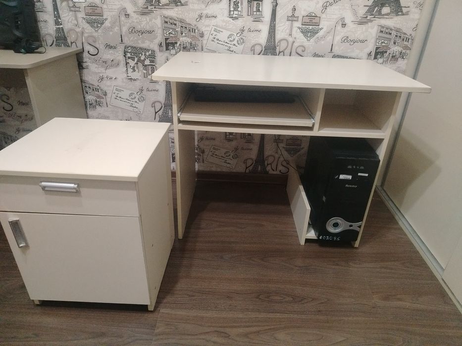 Компьютерный стол + тумбочка