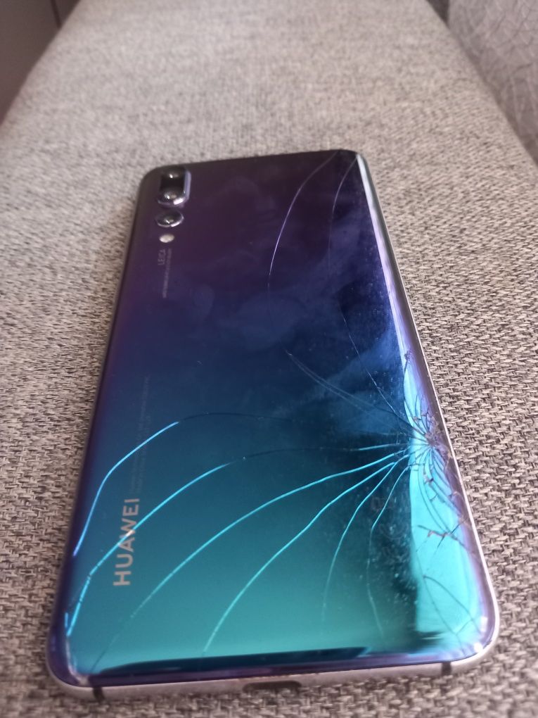 Huawei p20 pro , spate și display spart, nu se deschide