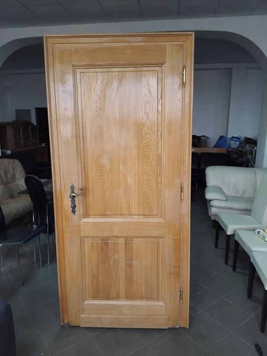 Usi din lemn de stejar
