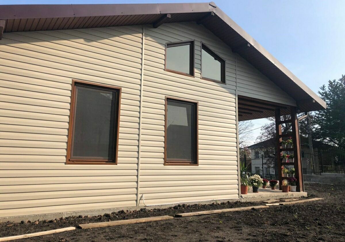 Vând case pe structura metalica cu panouri Sandwich cabane tip A FRAME