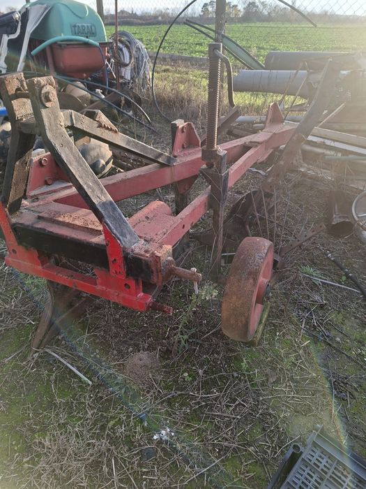 Плуга 3х20 трактор