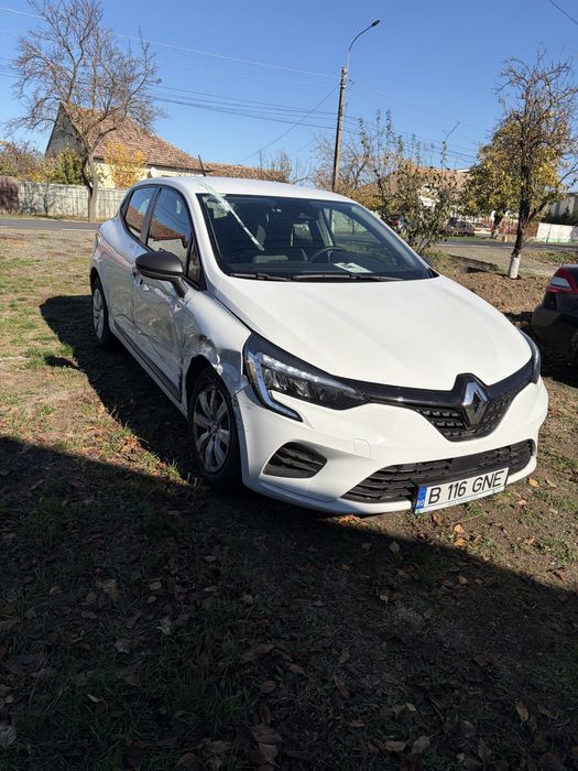 Renault clio 2022 usor avariat lovit avarie