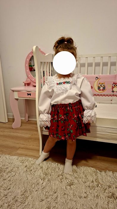 Vând costum tradițional fetiță 3-4ani