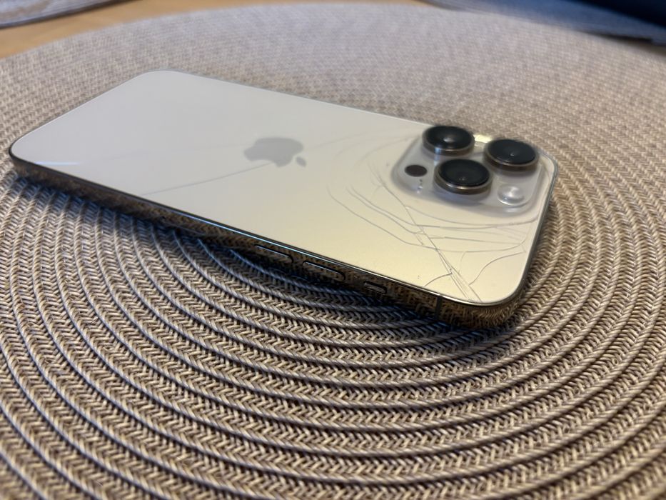 Iphone 14 Pro Max счупен заден панел